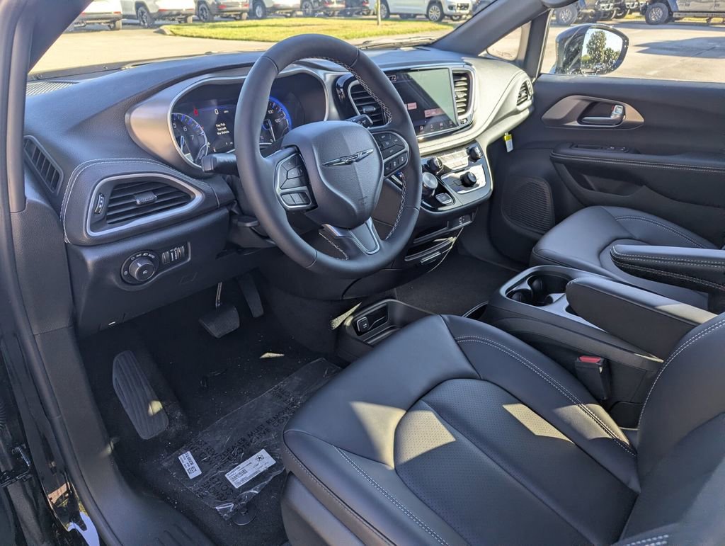 New 2026 Chrysler Pacifica Select image 14