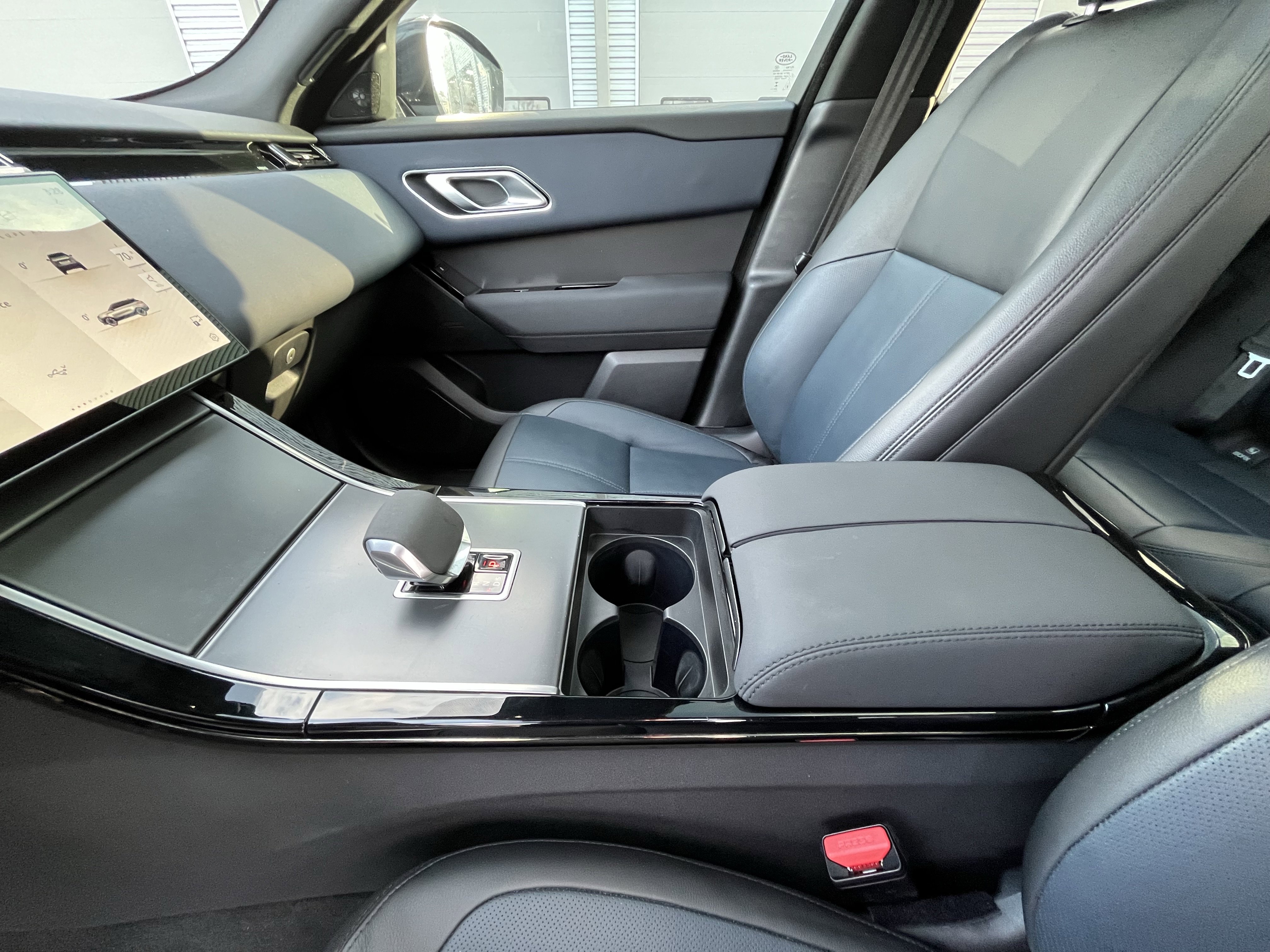 Certified 2024 Land Rover Range Rover Velar Dynamic SE image 26