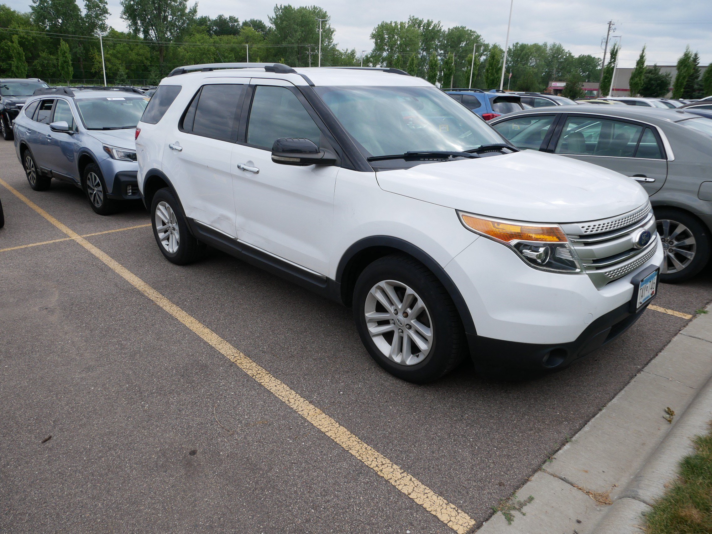 Used 2013 Ford Explorer XLT AWD/4WD image 4