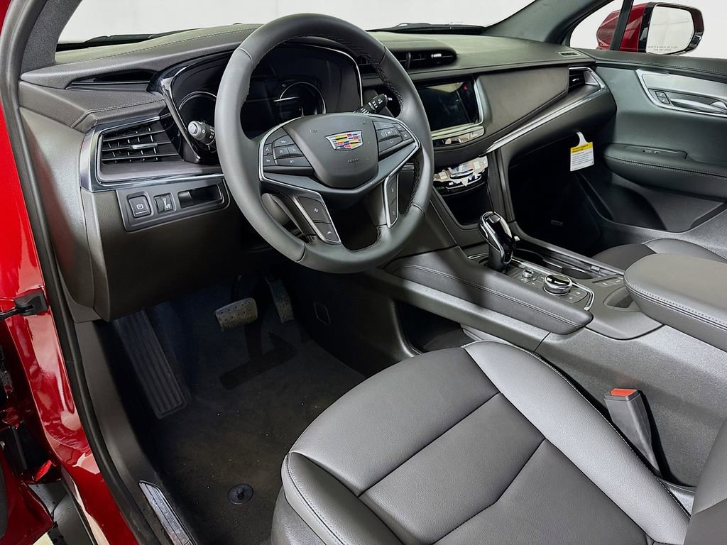 New 2026 Cadillac XT5 Luxury w/ LPO, ONYX Package image 5