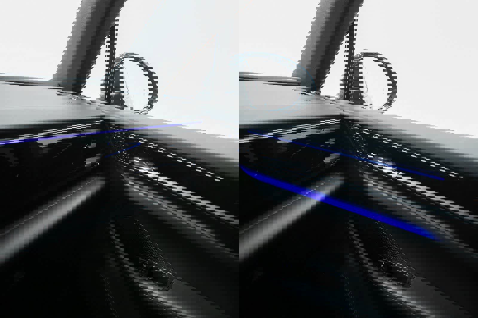 Certified 2025 Porsche Macan 4S Electric AWD/4WD image 24