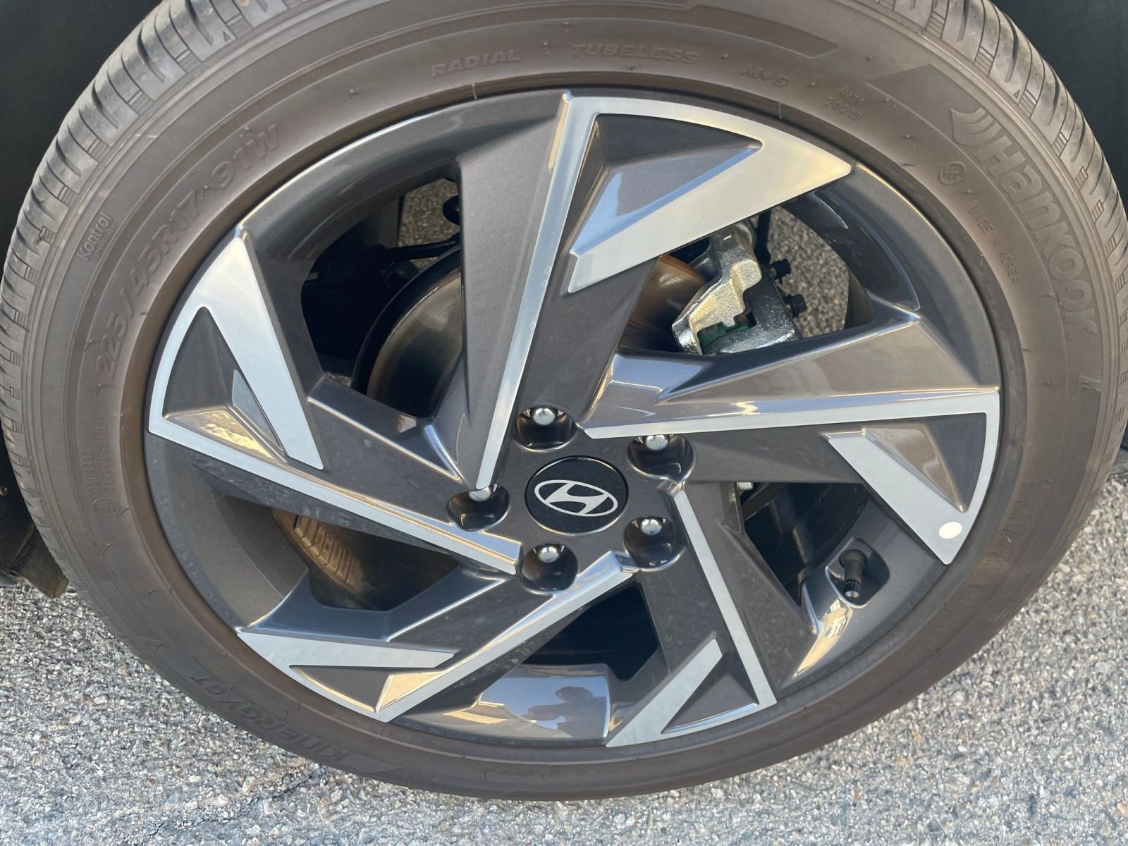 Used 2025 Hyundai Elantra SEL image 32