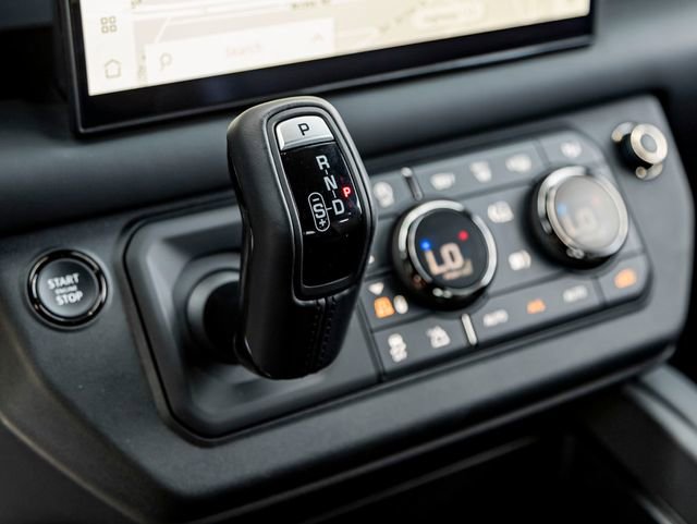 Used 2025 Land Rover Defender 110 AWD/4WD image 26