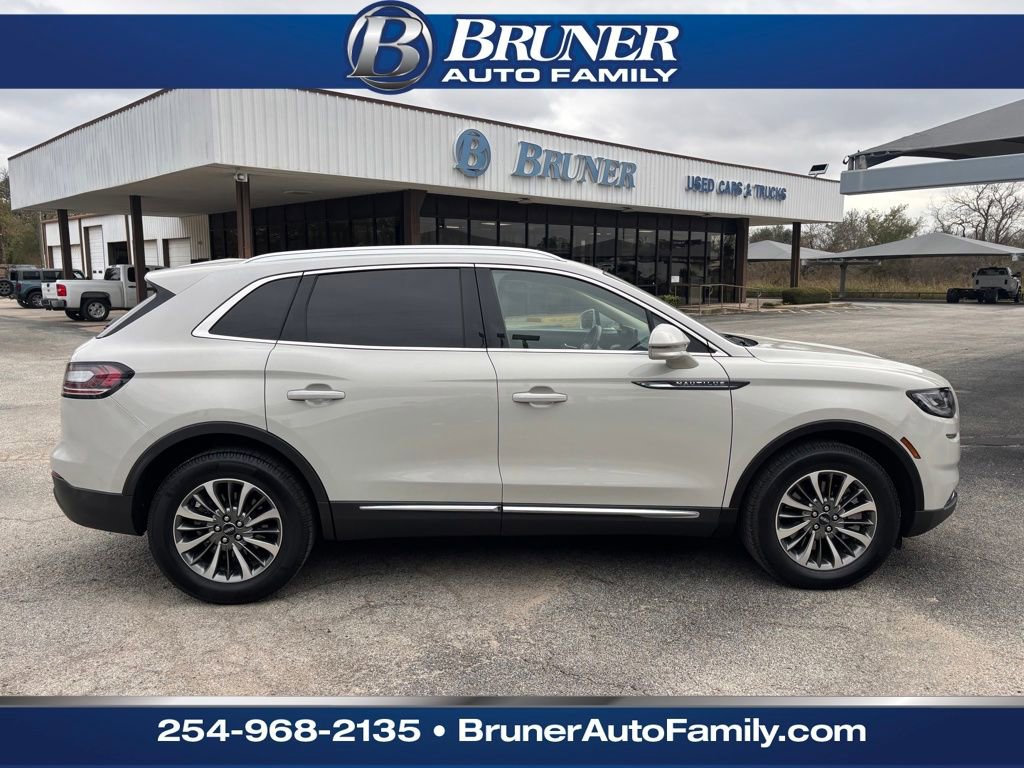 Used 2023 Lincoln Nautilus FWD w/ Premium Package image 4