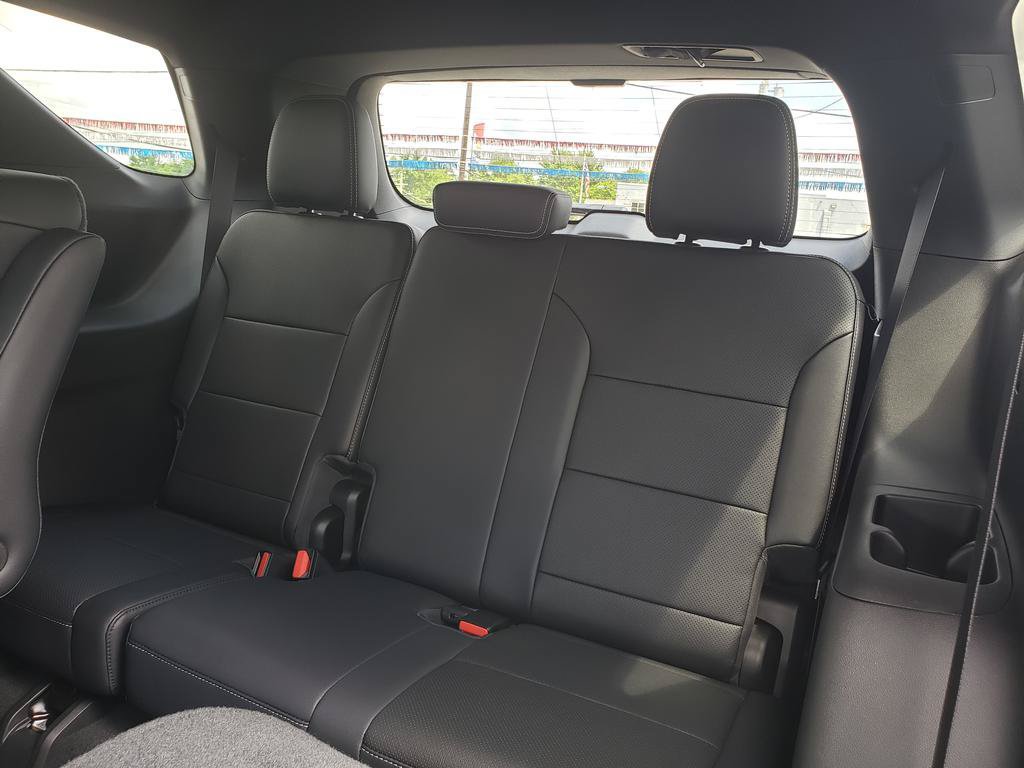 Used 2026 Chevrolet Traverse LT w/ Sun and Wheel Package FWD image 18