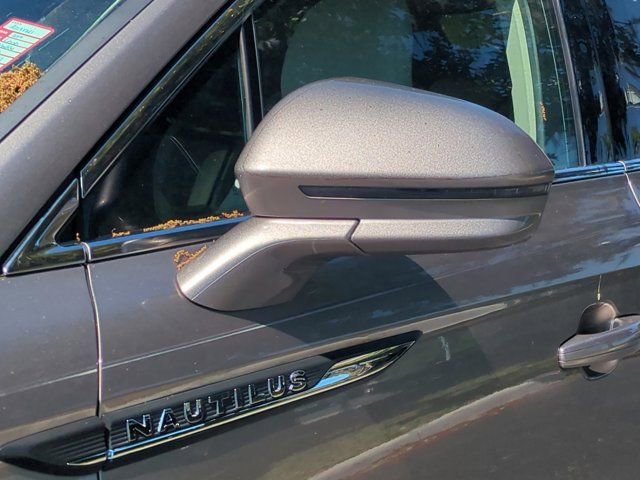 Used 2019 Lincoln Nautilus Select image 11