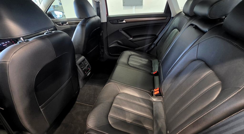 Used 2022 Volkswagen Passat 2.0T FWD image 43