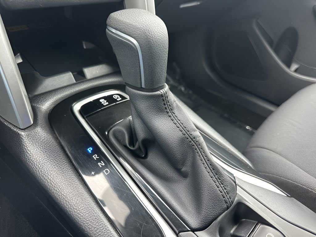 Used 2025 Toyota Corolla Cross LE image 15