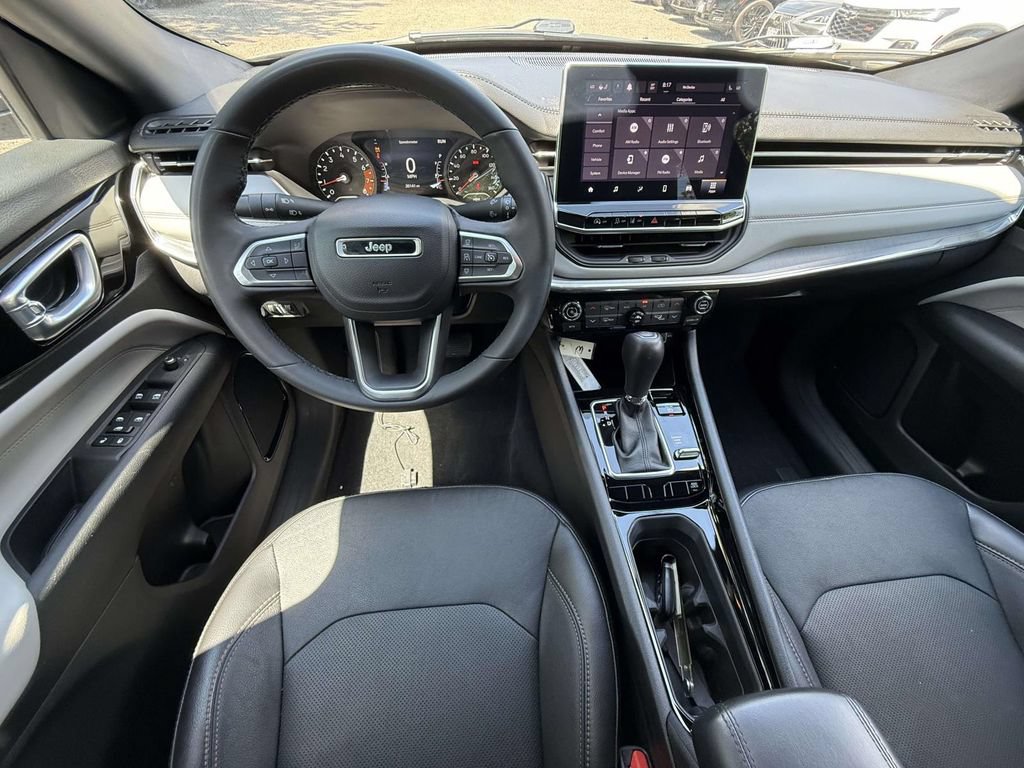 Used 2023 Jeep Compass Limited AWD/4WD image 15