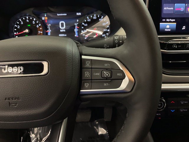 Used 2025 Jeep Compass Limited AWD/4WD image 13