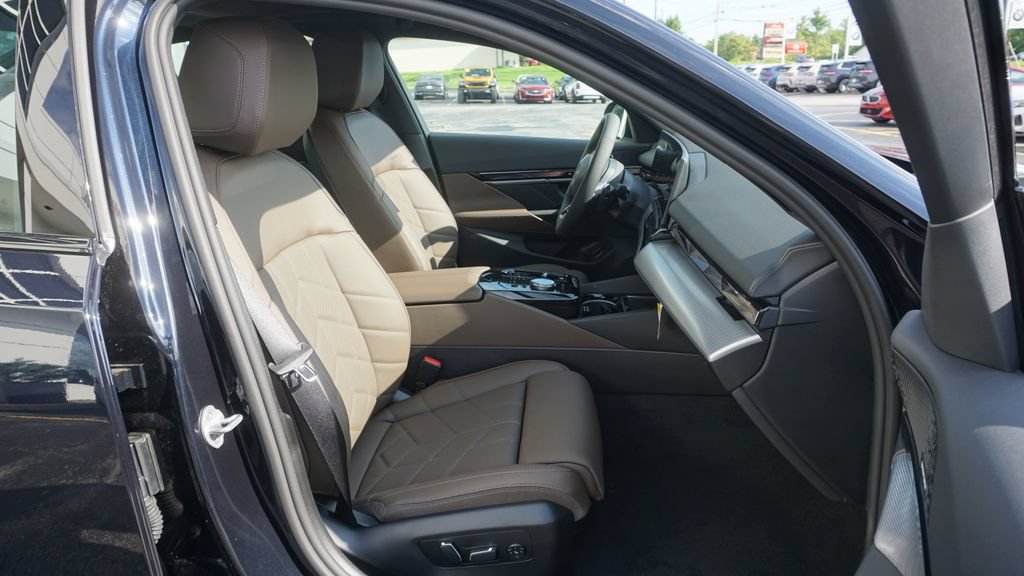 New 2027 BMW 530i xDrive w/ M Sport Package AWD/4WD image 11