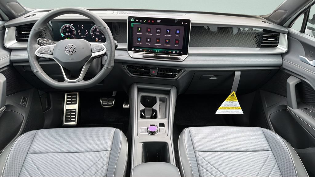 New 2026 Volkswagen Tiguan SE R-Line FWD image 9