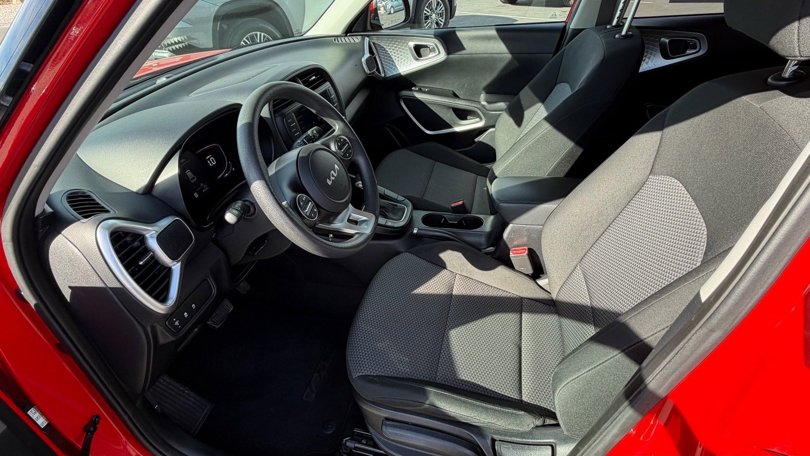 Used 2023 Kia Soul LX w/ LX Technology Package image 15