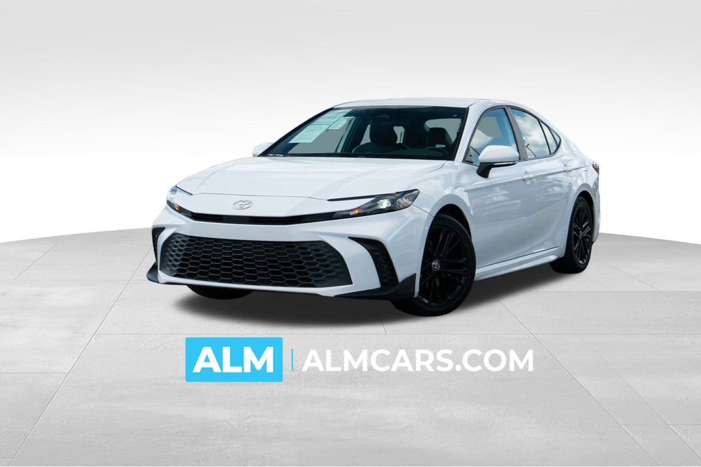 Used 2025 Toyota Camry SE image 1