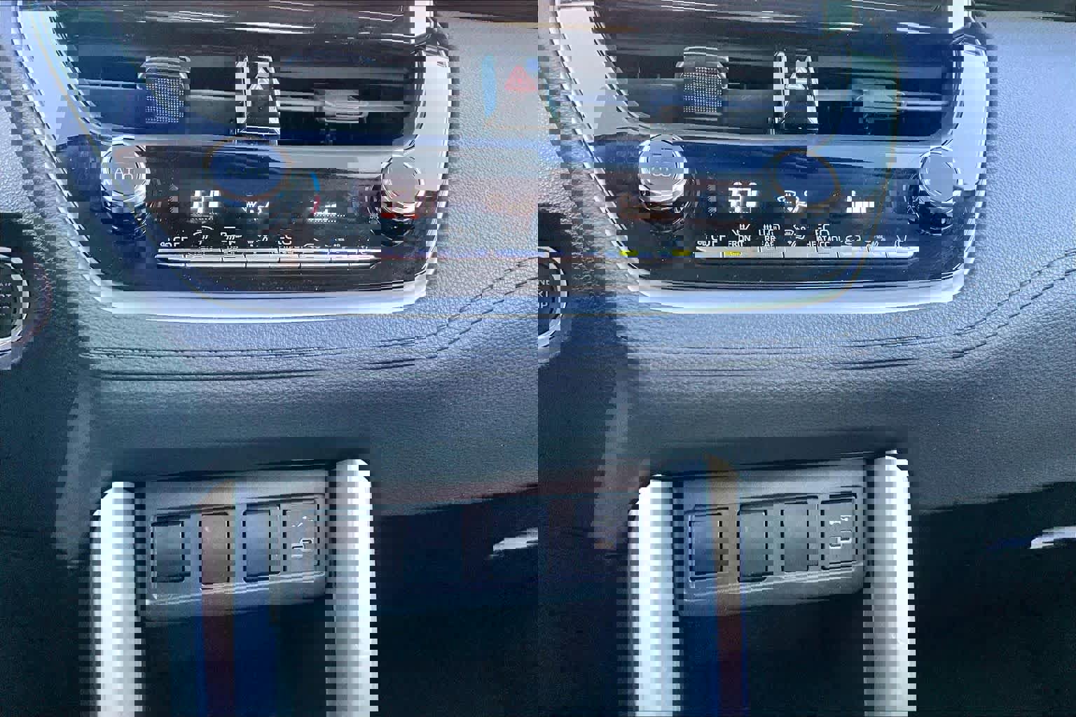 Certified 2023 Toyota Corolla Cross LE w/ Moonroof Package image 34