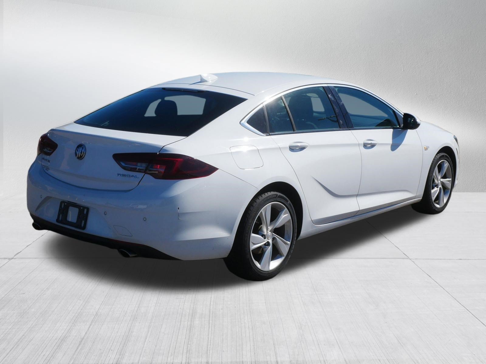 Used 2018 Buick Regal Preferred w/ Driver Confidence Package #1 FWD image 7