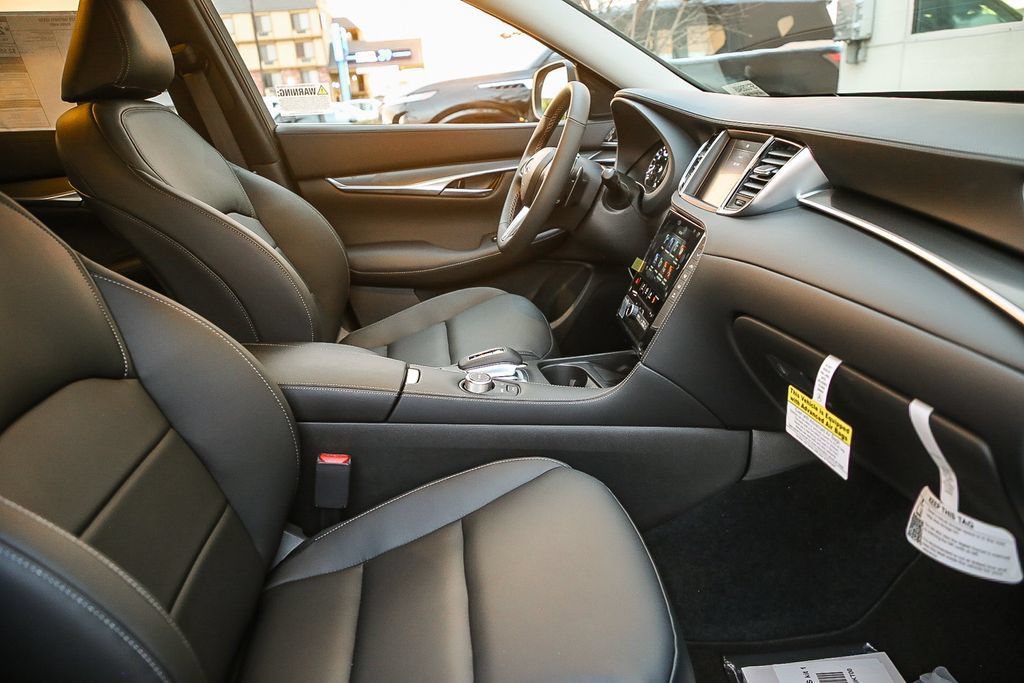 Certified 2025 INFINITI QX50 Pure AWD/4WD image 17