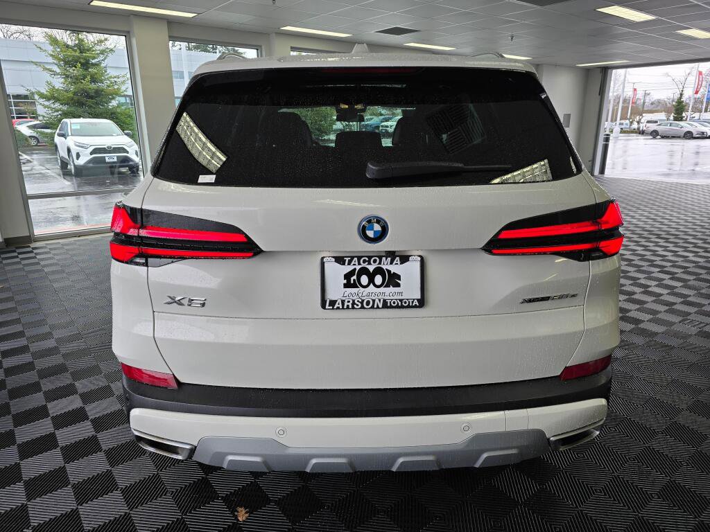 Used 2025 BMW X5 xDrive50e image 4