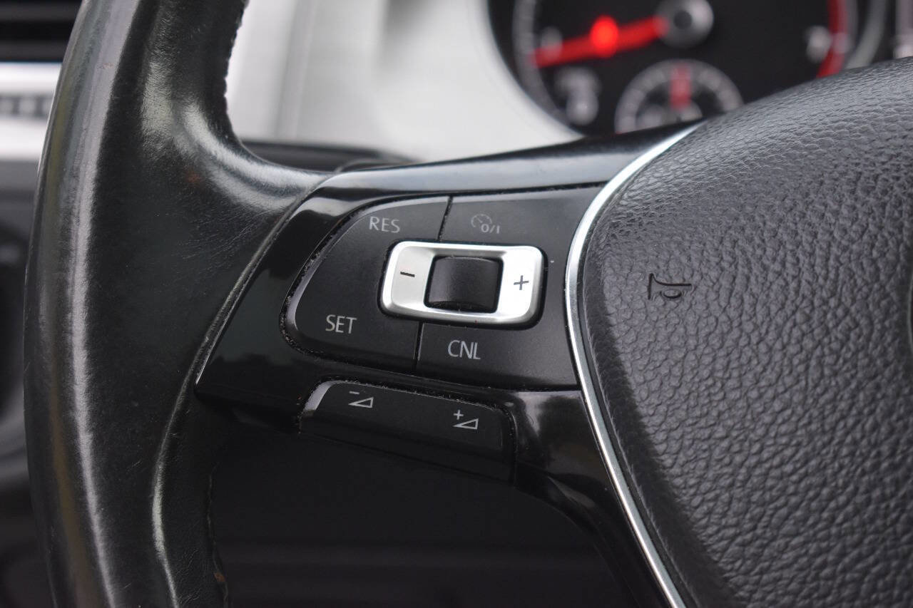 Used 2015 Volkswagen Golf S image 20