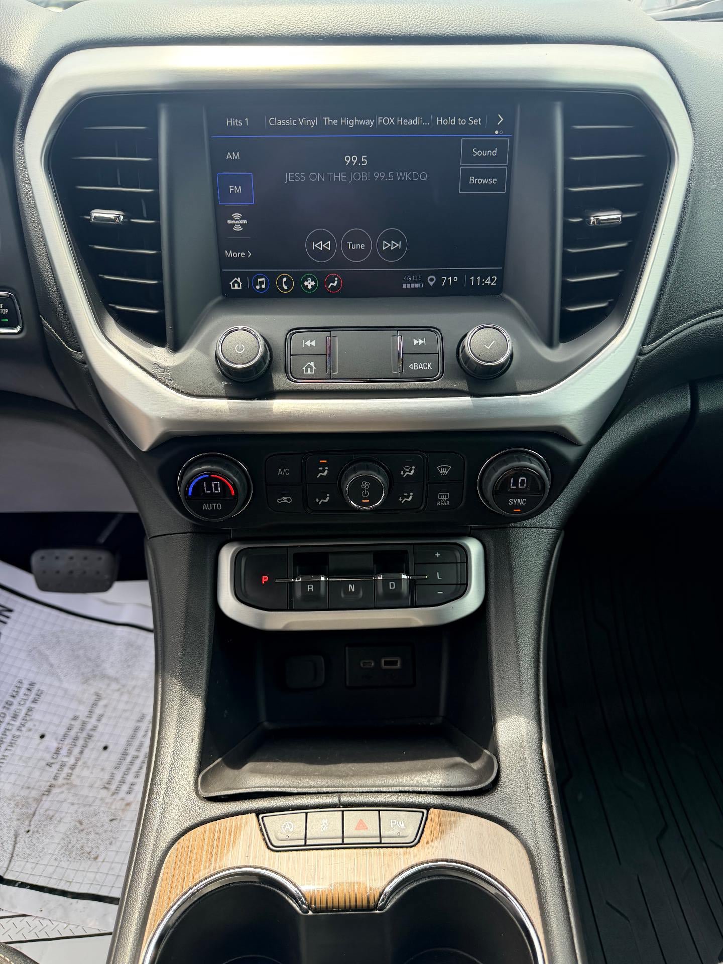 Used 2021 GMC Acadia SLE w/ Driver Convenience Package FWD image 17