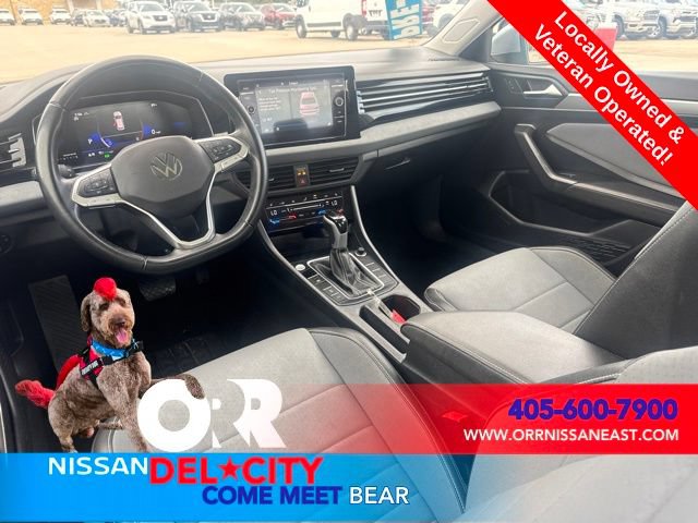 Used 2025 Volkswagen Jetta SE FWD image 12