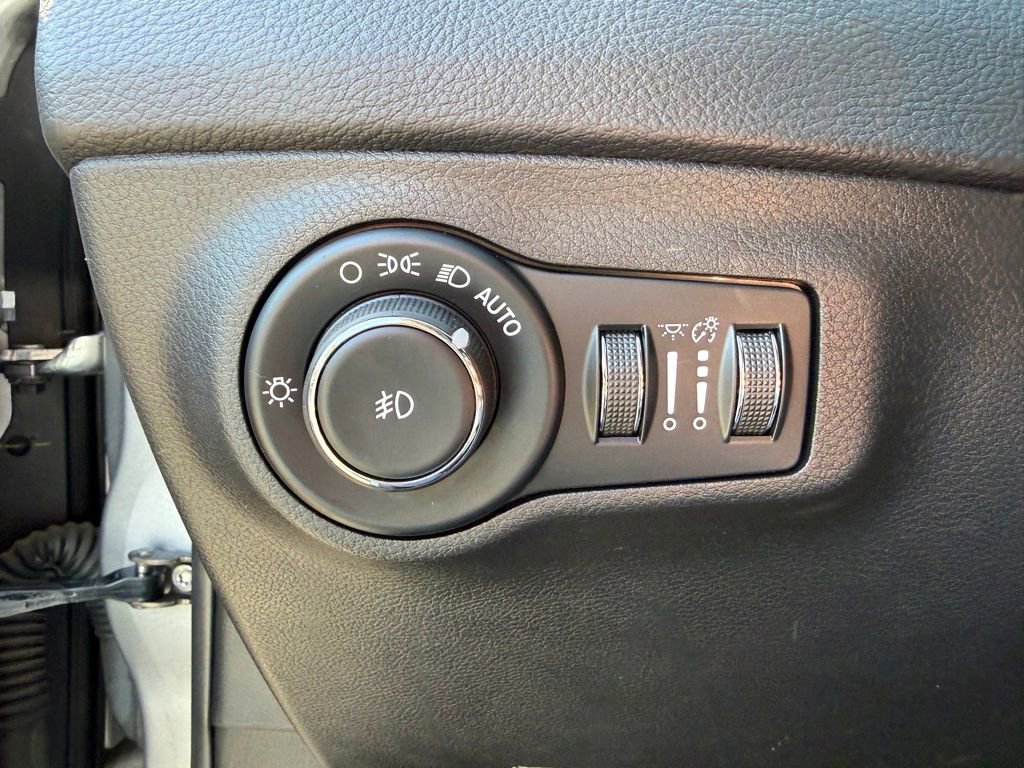 Used 2018 Jeep Compass Latitude w/ Popular Equipment Group FWD image 24