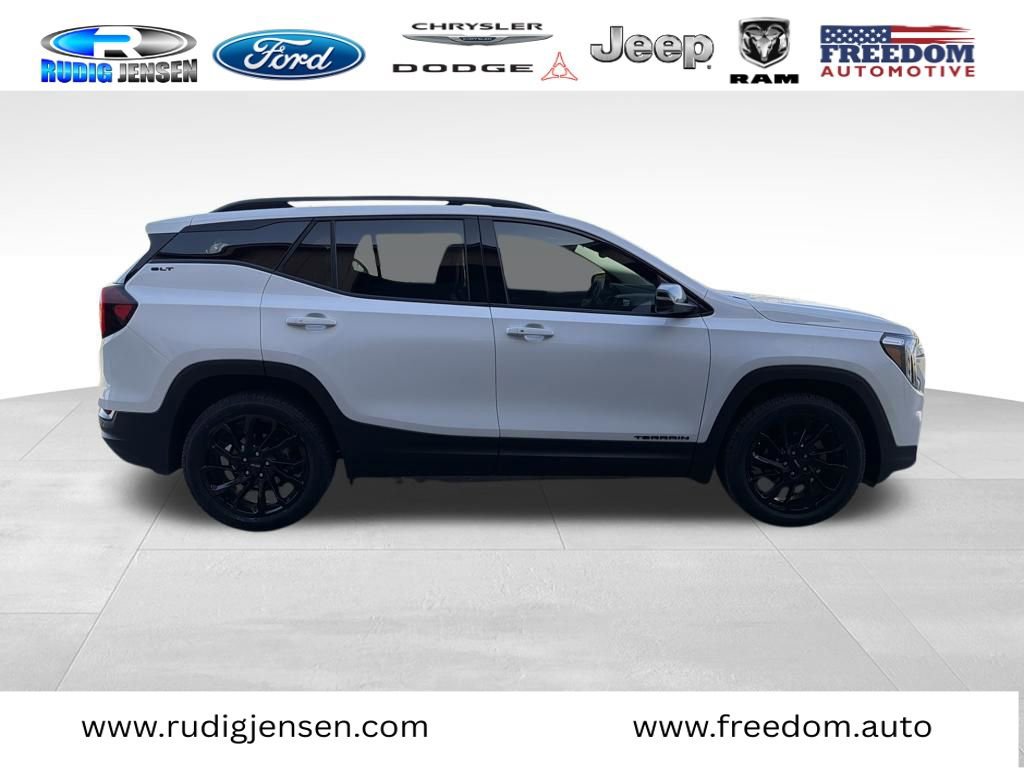 Used 2024 GMC Terrain SLT w/ Tech Package image 2