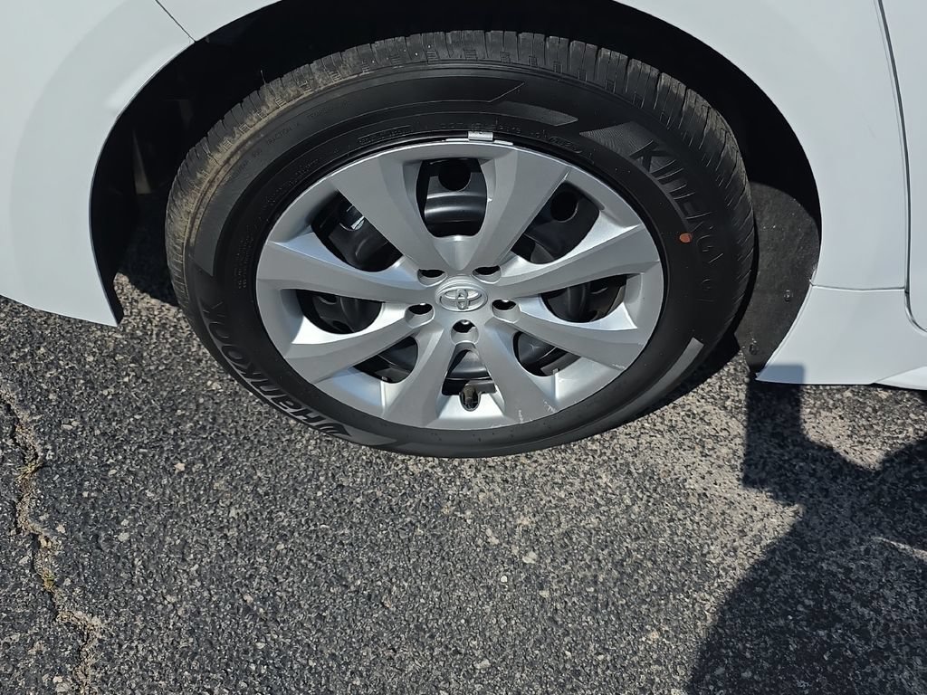 Used 2026 Toyota Corolla LE FWD image 12