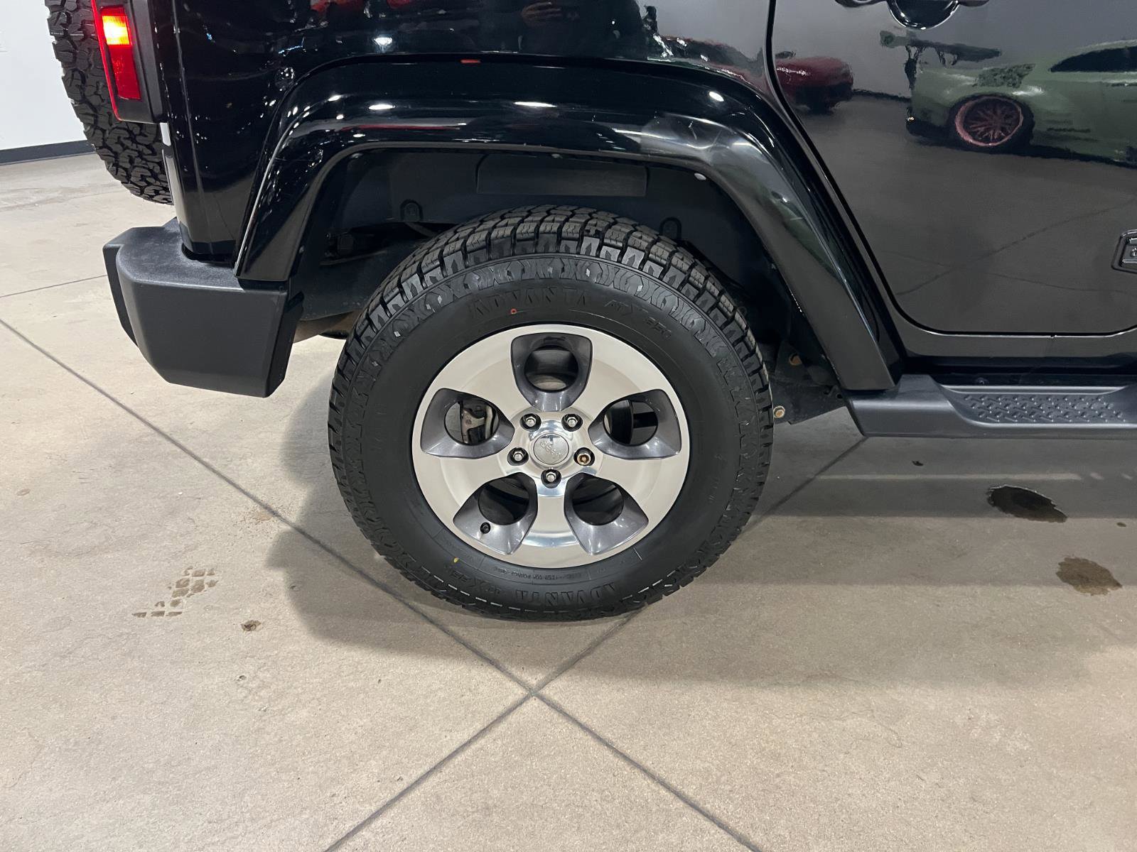Used 2017 Jeep Wrangler Unlimited Sahara w/ Max Tow Package AWD/4WD image 34