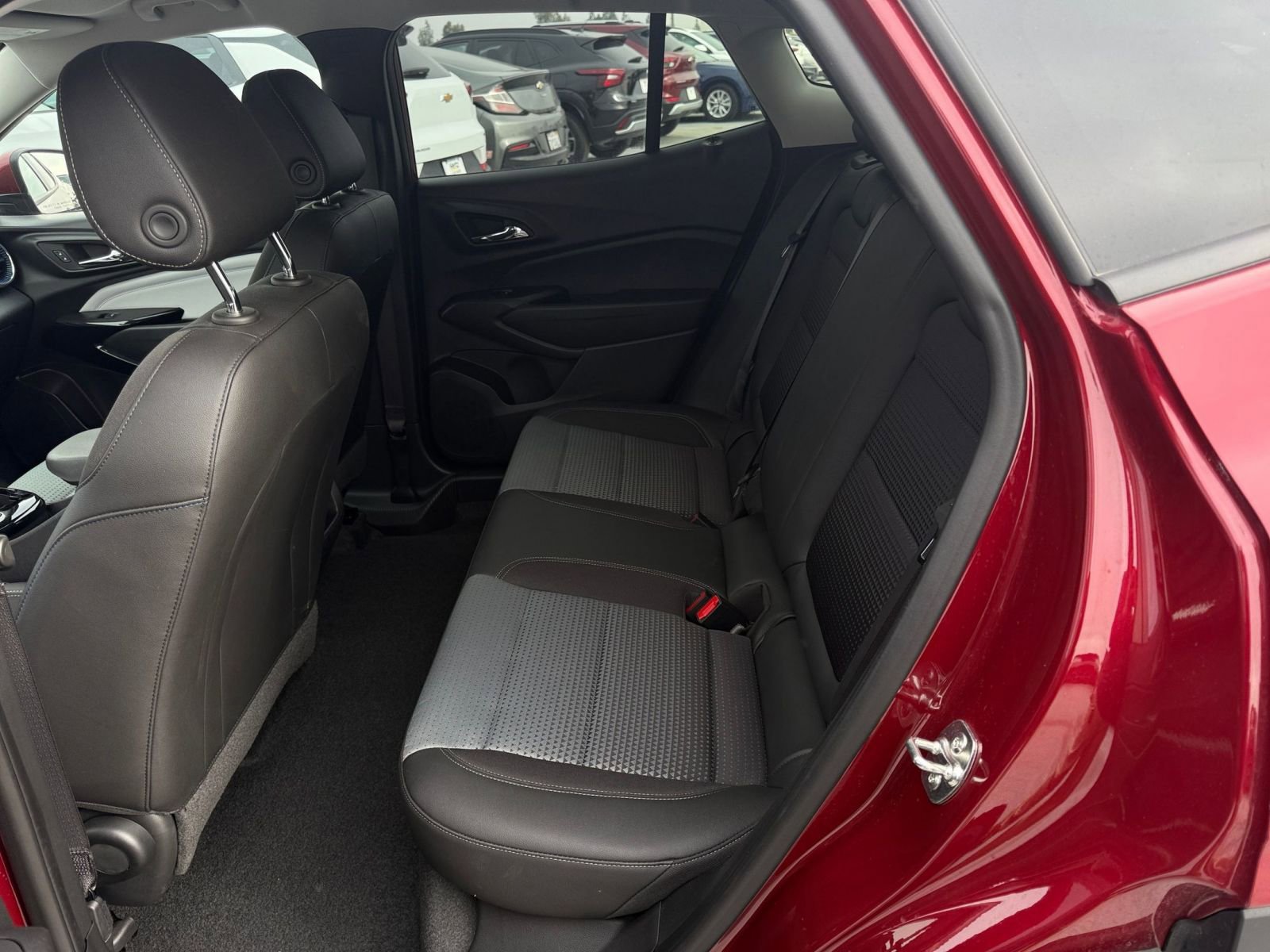 Used 2025 Chevrolet Trax LT w/ LT Convenience Package image 25