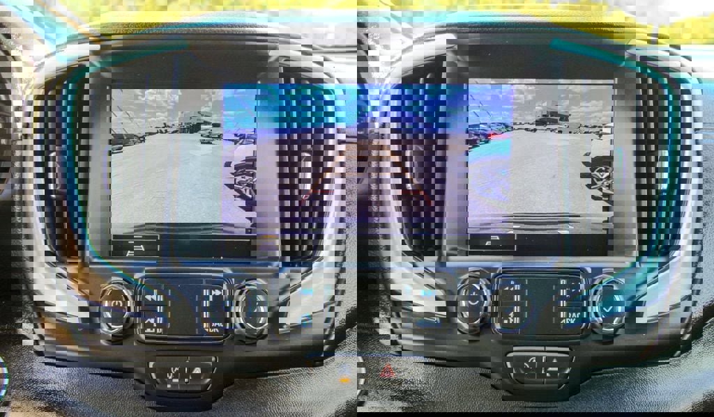 Used 2023 GMC Terrain SLT image 25