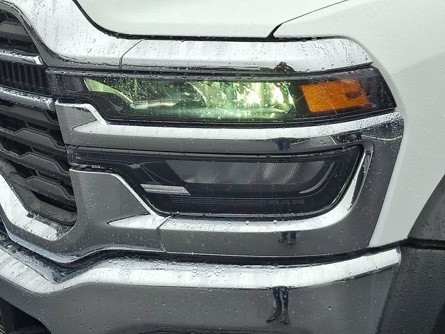 Used 2025 RAM 5500 Tradesman w/ Chrome Appearance Group AWD/4WD image 9