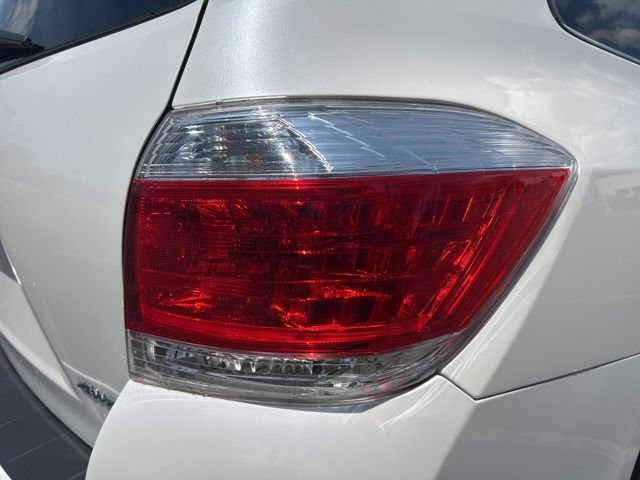 Used 2013 Toyota Highlander SE AWD/4WD image 30