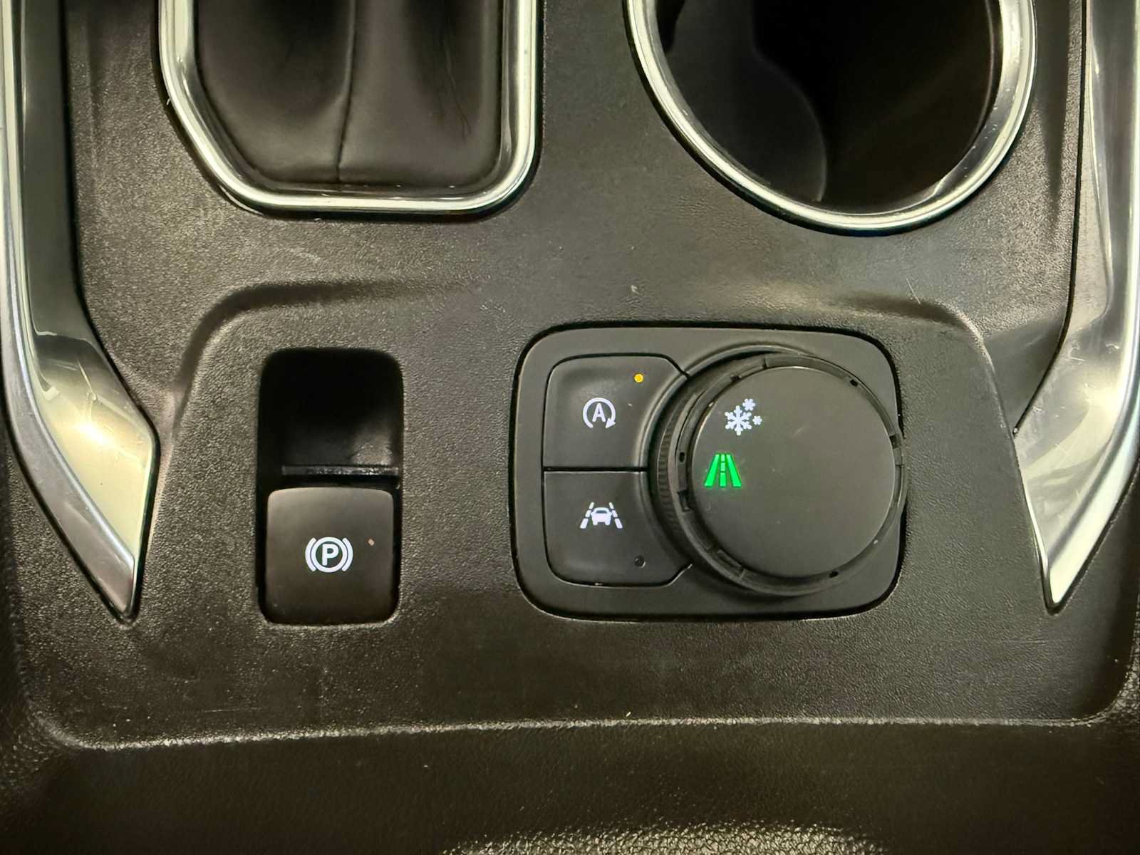 Used 2022 Chevrolet Traverse LS FWD image 35