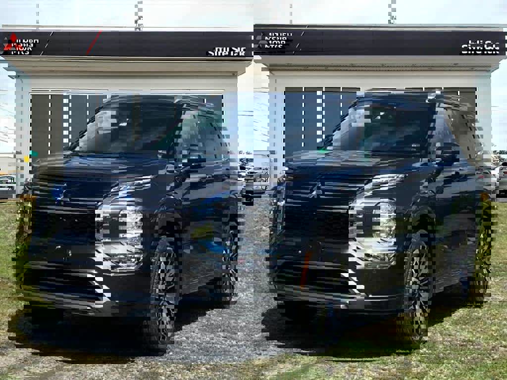 New 2025 Mitsubishi Outlander SEL