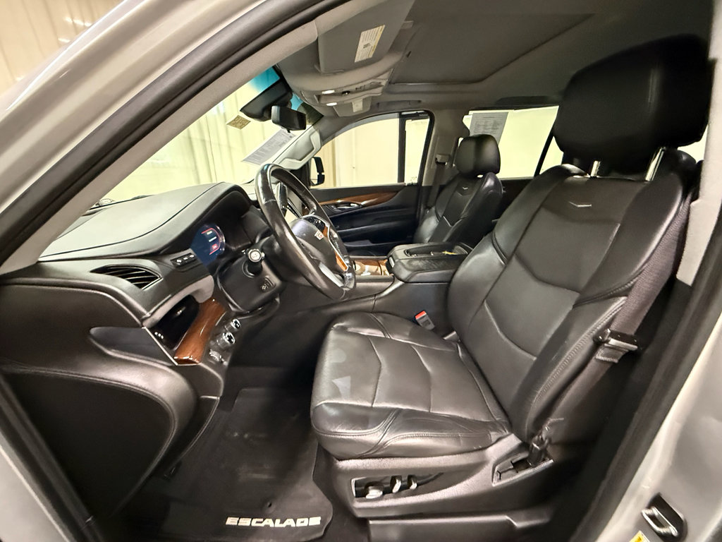 Used 2017 Cadillac Escalade Luxury AWD/4WD image 30