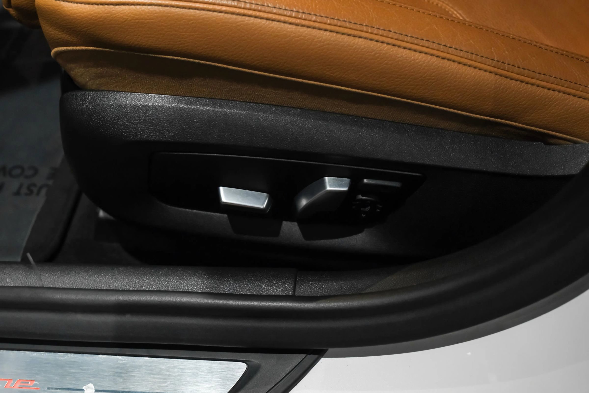 Used 2018 BMW 540i xDrive w/ Premium Package image 31