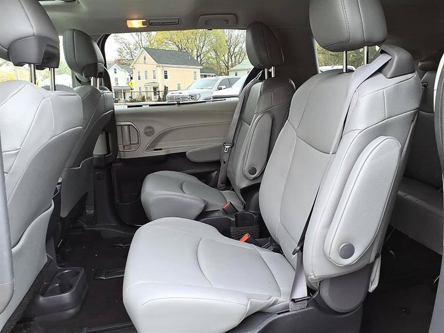 Used 2024 Toyota Sienna XLE w/ XLE Plus Package AWD/4WD image 29