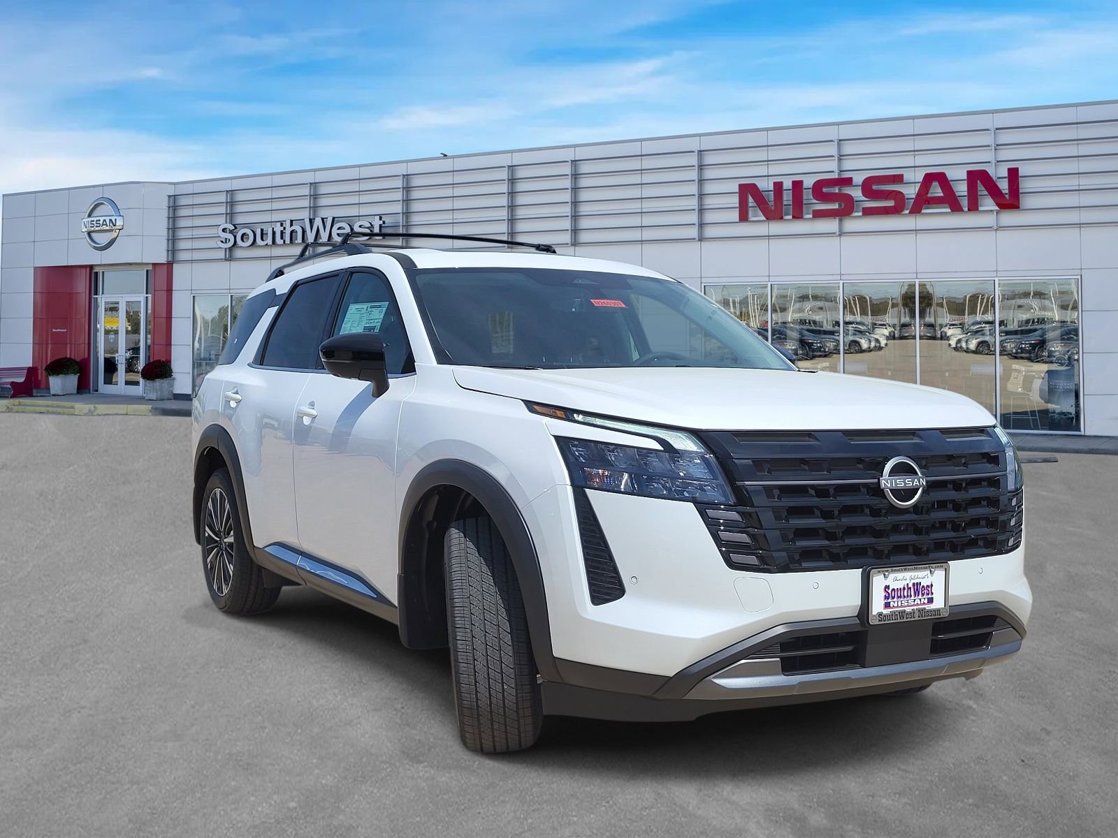 New 2026 Nissan Pathfinder Platinum FWD image 4