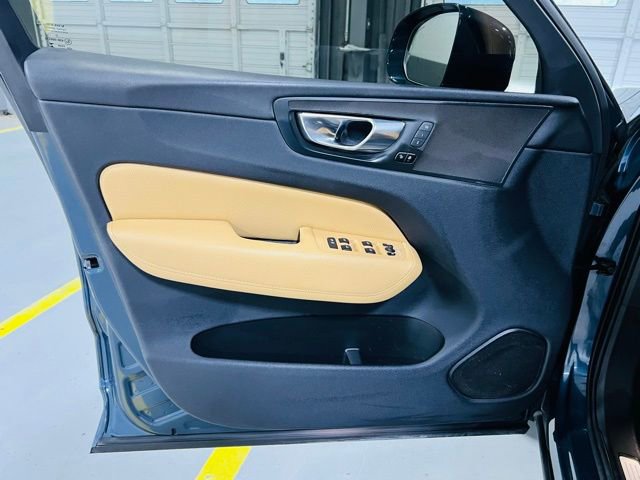 Used 2019 Volvo XC60 T5 Momentum w/ Premium Package FWD image 22