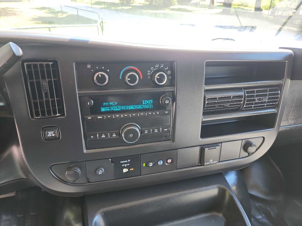 Used 2018 Chevrolet Express 2500 w/ Driver Convenience Package RWD image 24