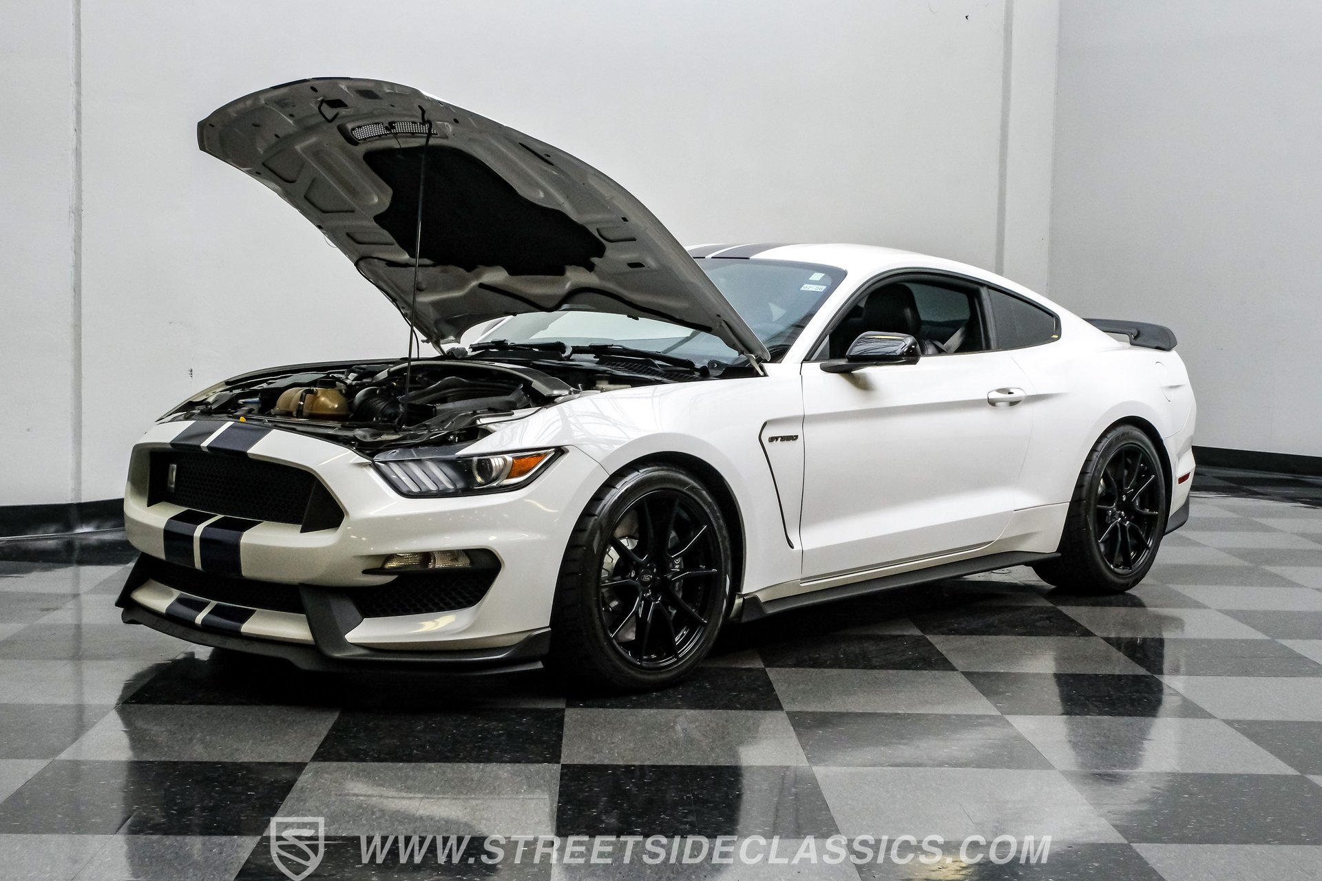 Used 2019 Ford Mustang Shelby GT350 w/ Technology Package RWD image 36