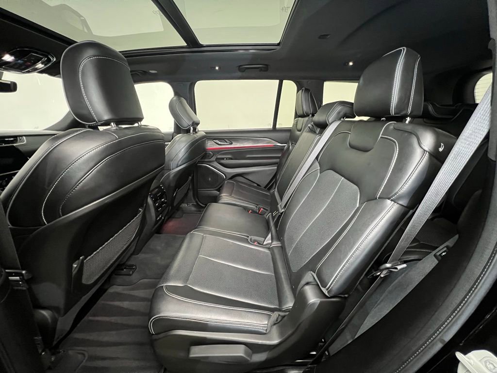Used 2024 Jeep Grand Cherokee L Overland AWD/4WD image 5