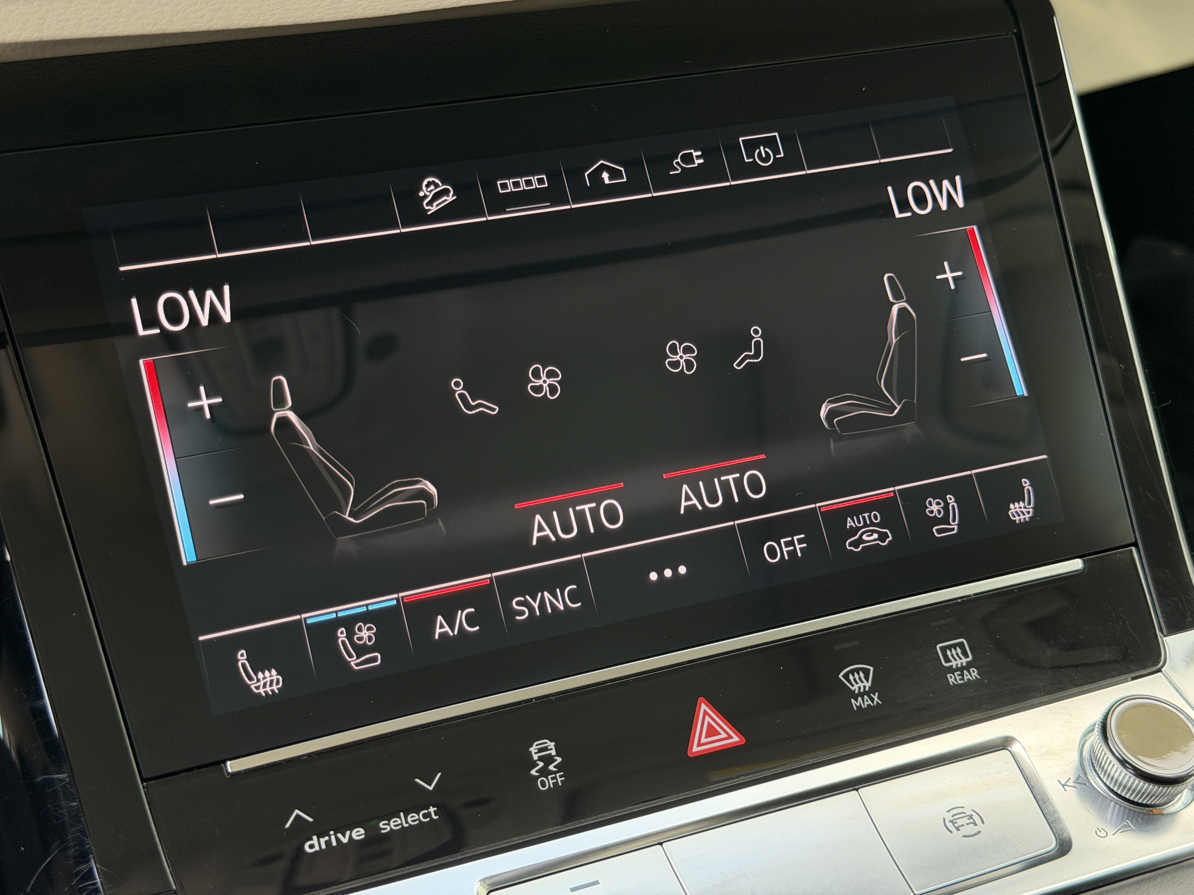 Certified 2024 Audi Q8 e-tron Premium Plus w/ Premium Plus Package AWD/4WD image 27