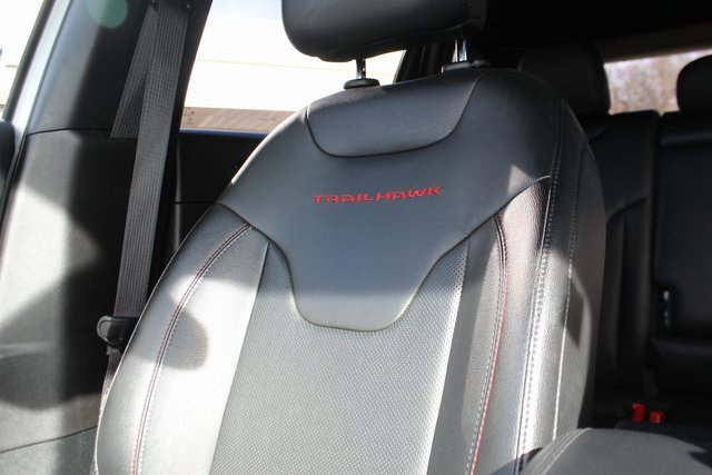 Used 2025 Jeep Compass Trailhawk w/ Trailhawk Elite Group image 28