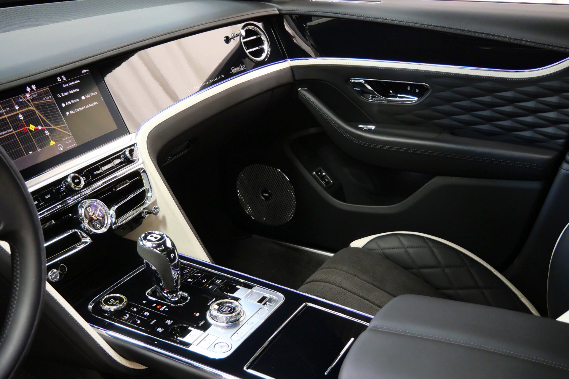 Used 2024 Bentley Flying Spur W12 image 28