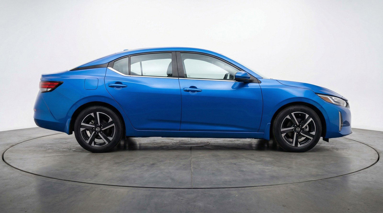 Used 2025 Nissan Sentra SV image 9