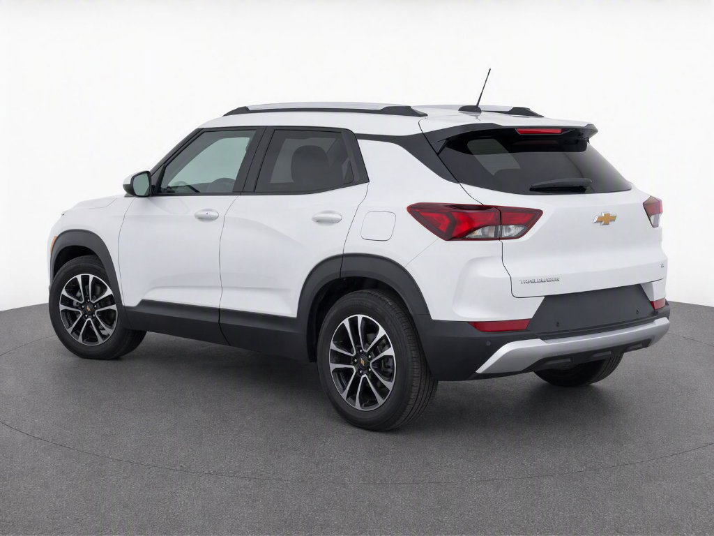 Used 2024 Chevrolet TrailBlazer LT w/ Convenience Package FWD image 4