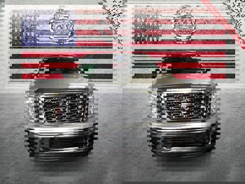 Used 2018 Nissan Titan SV image 2