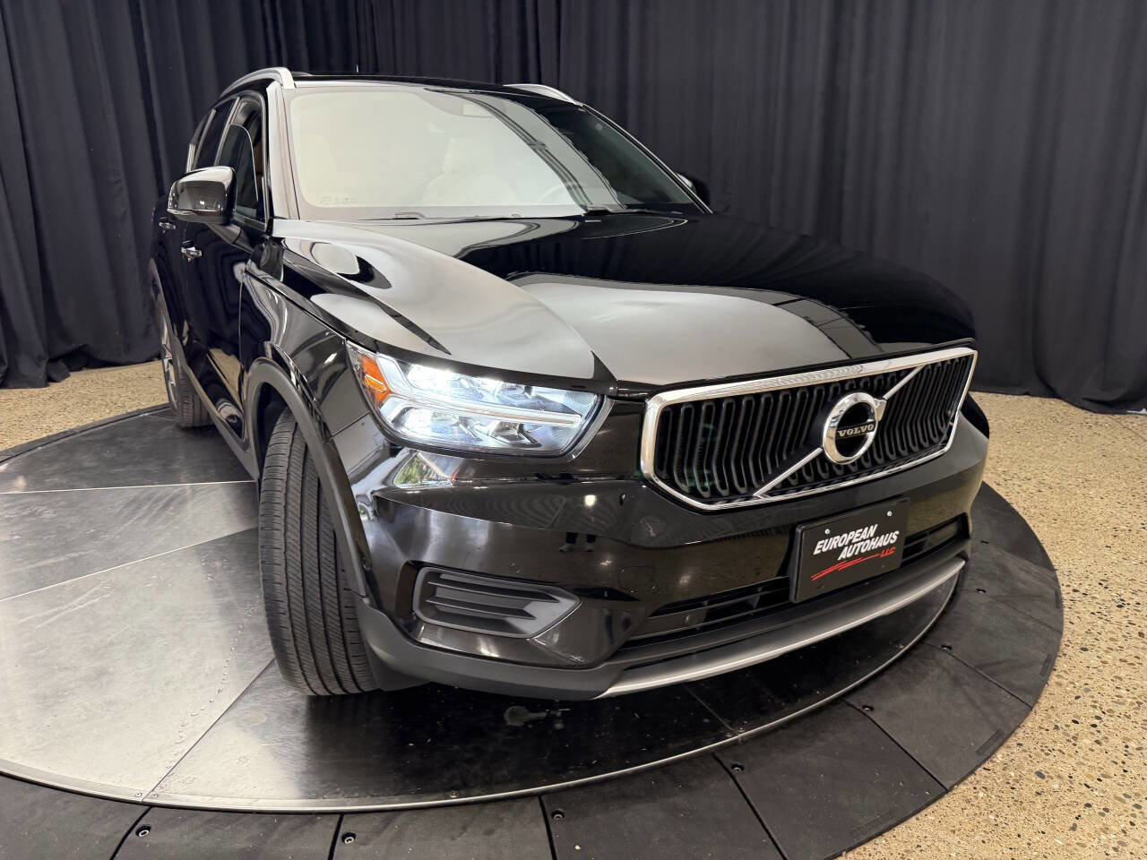 Used 2019 Volvo XC40 T5 Momentum image 11